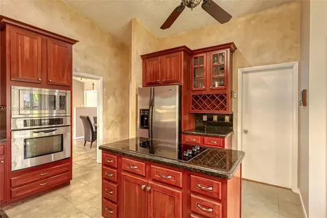 1211 NW 95th Avenue Plantation FL 33322