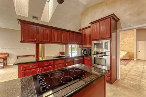 1211 NW 95th Avenue Plantation FL 33322