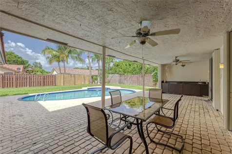 1211 NW 95th Avenue Plantation FL 33322