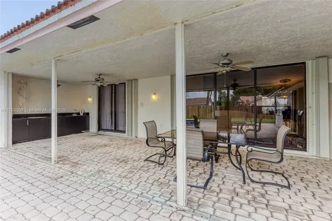 1211 NW 95th Avenue Plantation FL 33322