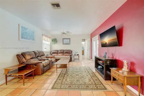 7830 Farragut Street Hollywood FL 33024