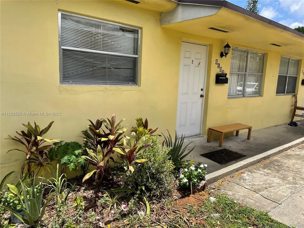 6131 Lincoln Street Hollywood FL 33024