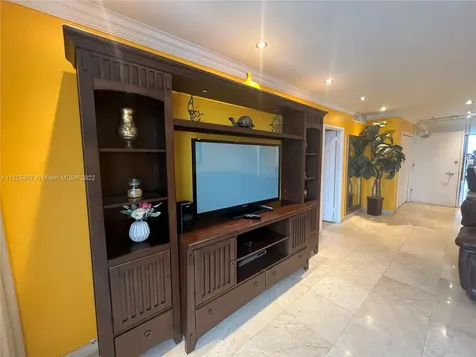 5161 Collins Avenue Miami Beach FL 33140