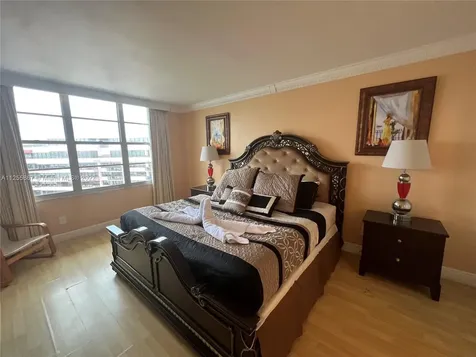 5161 Collins Avenue Miami Beach FL 33140