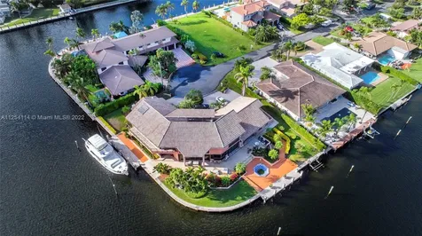 661 Oleander Drive Hallandale Beach FL 33009