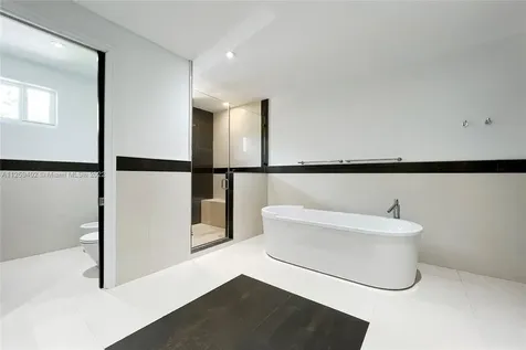4435 N Bay Road Miami Beach FL 33140