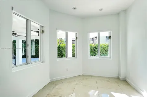 4435 N Bay Road Miami Beach FL 33140
