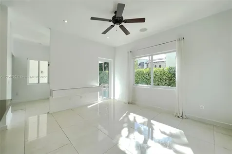 4435 N Bay Road Miami Beach FL 33140