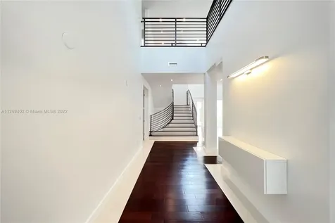 4435 N Bay Road Miami Beach FL 33140
