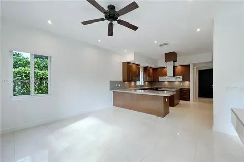 4435 N Bay Road Miami Beach FL 33140