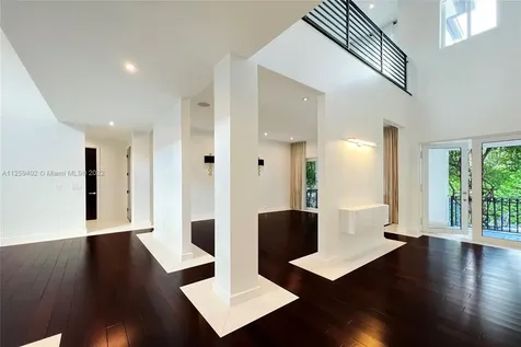 4435 N Bay Road Miami Beach FL 33140