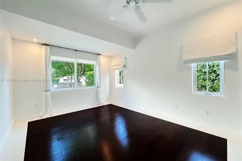4435 N Bay Road Miami Beach FL 33140