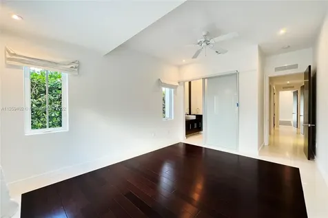 4435 N Bay Road Miami Beach FL 33140