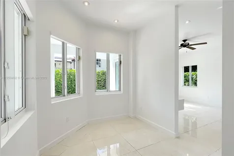 4435 N Bay Road Miami Beach FL 33140