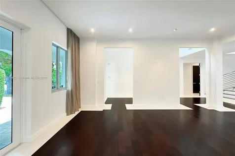 4435 N Bay Road Miami Beach FL 33140