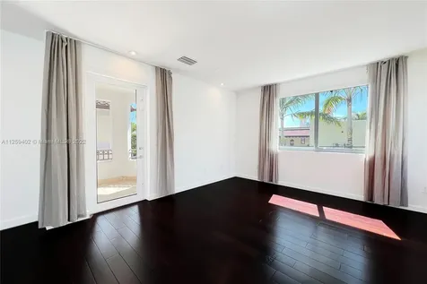 4435 N Bay Road Miami Beach FL 33140