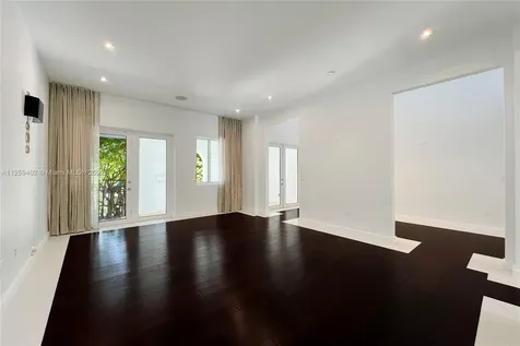 4435 N Bay Road Miami Beach FL 33140