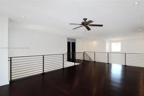4435 N Bay Road Miami Beach FL 33140