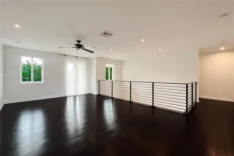 4435 N Bay Road Miami Beach FL 33140