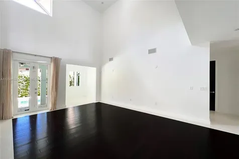 4435 N Bay Road Miami Beach FL 33140