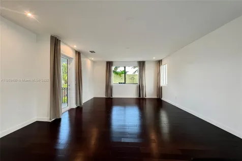 4435 N Bay Road Miami Beach FL 33140