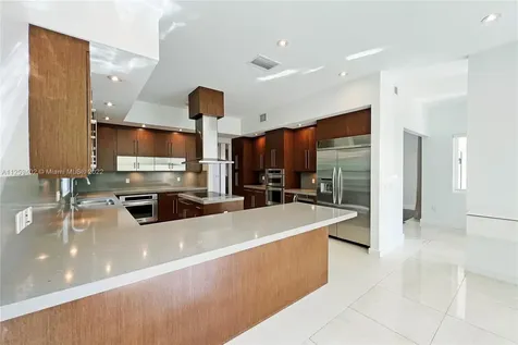 4435 N Bay Road Miami Beach FL 33140