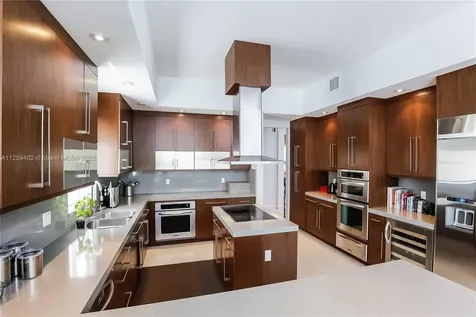 4435 N Bay Road Miami Beach FL 33140