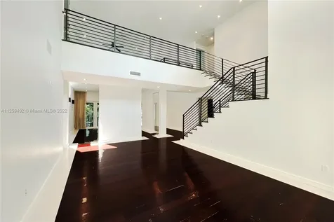 4435 N Bay Road Miami Beach FL 33140