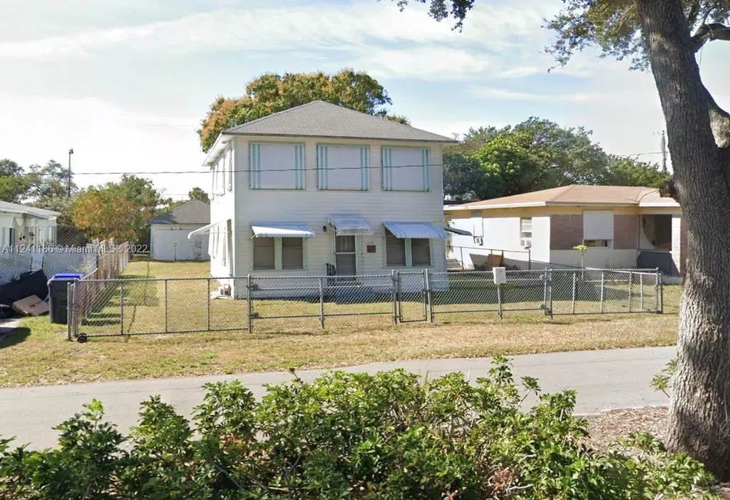 1204 N 17th Court Hollywood FL 33020