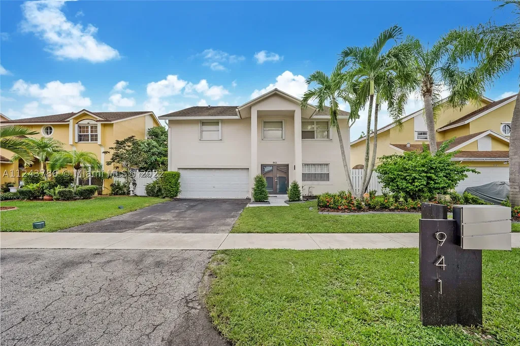 941 SW 96th Avenue Pembroke Pines FL 33025