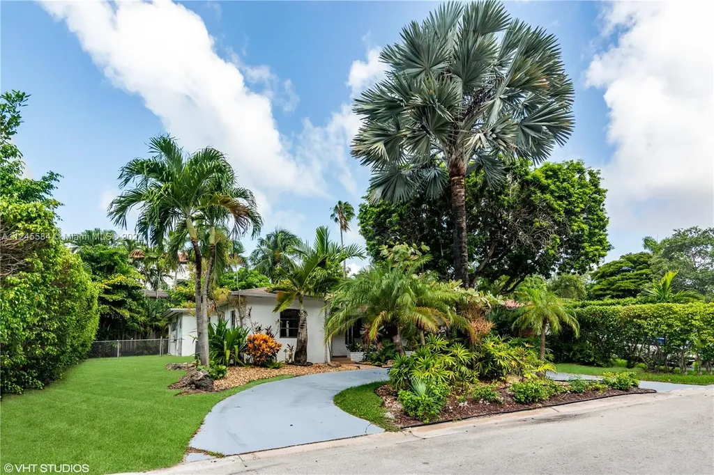 3540 E Glencoe Street Coconut Grove FL 33133