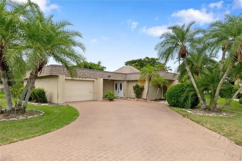 5727 S Bayberry Lane Tamarac FL 33319