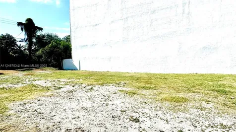 1750 NW 7th Street Miami FL 33125