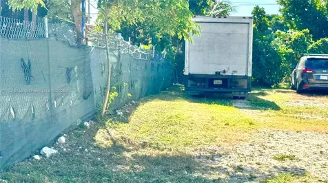 1750 NW 7th Street Miami FL 33125