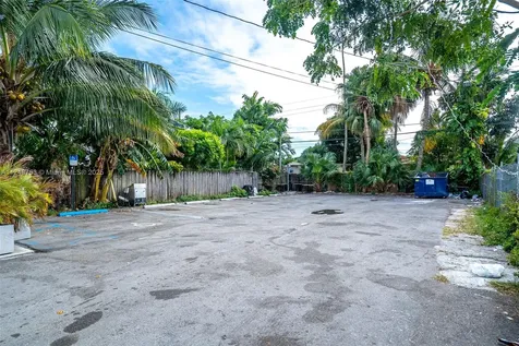 1750 NW 7th Street Miami FL 33125