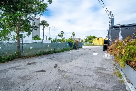 1750 NW 7th Street Miami FL 33125