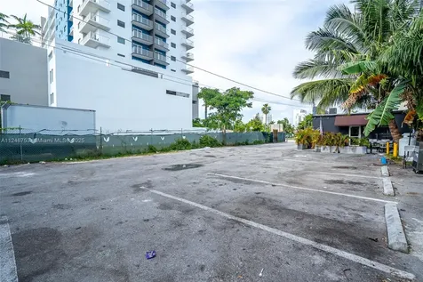 1750 NW 7th Street Miami FL 33125