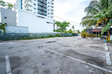 1750 NW 7th Street Miami FL 33125