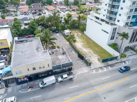 1750 NW 7th Street Miami FL 33125