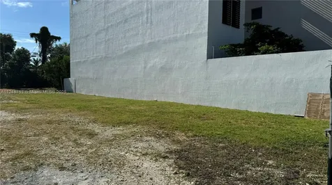 1750 NW 7th Street Miami FL 33125