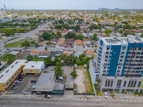 1750 NW 7th Street Miami FL 33125