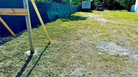 1750 NW 7th Street Miami FL 33125