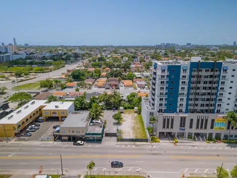 1750 NW 7th Street Miami FL 33125