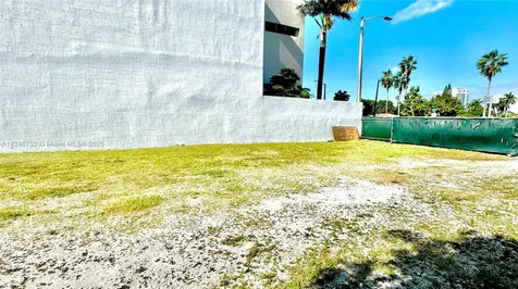 1750 NW 7th Street Miami FL 33125