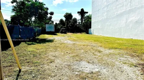 1750 NW 7th Street Miami FL 33125
