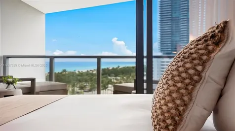 2201 Collins Avenue Miami Beach FL 33139
