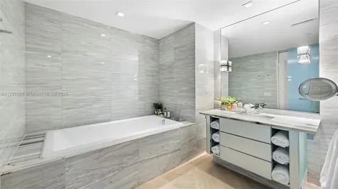 2201 Collins Avenue Miami Beach FL 33139