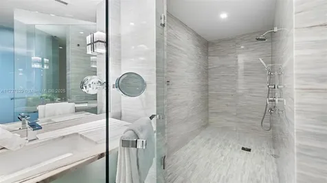 2201 Collins Avenue Miami Beach FL 33139