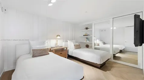 2201 Collins Avenue Miami Beach FL 33139