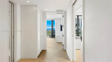 2201 Collins Avenue Miami Beach FL 33139